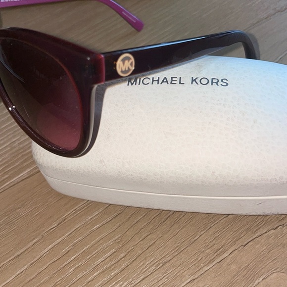 MICHAEL KORS SUNGLASSES - Picture 3 of 4
